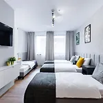 Szewska 7 *