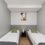 Szewska 7 *